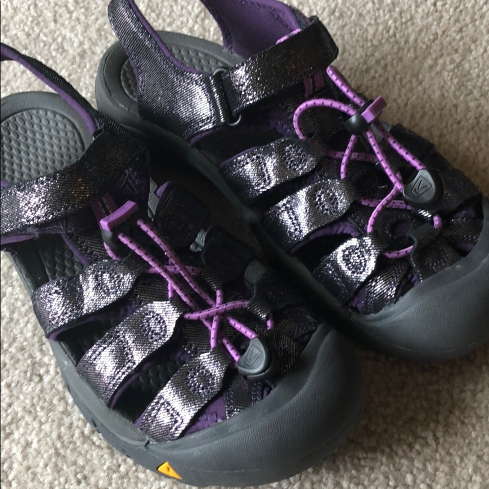KEEN like new girls size 5 sandals